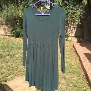 🌸 NWOT Dark Green Long Sleeve Dress